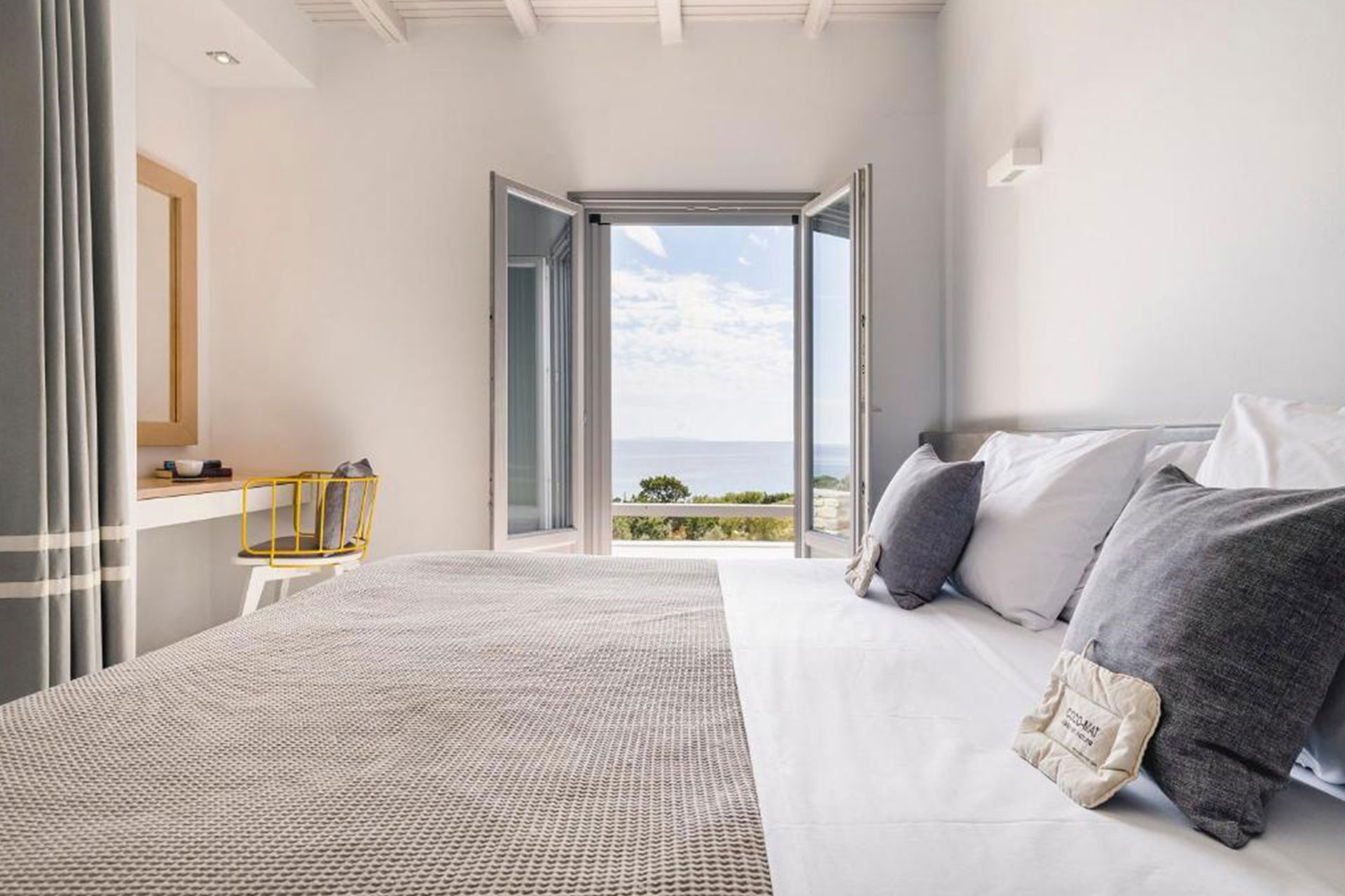 the-interiors-villa-azzuro-4
